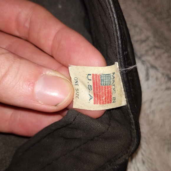 80s style hat with chain - Picture 2 of 4